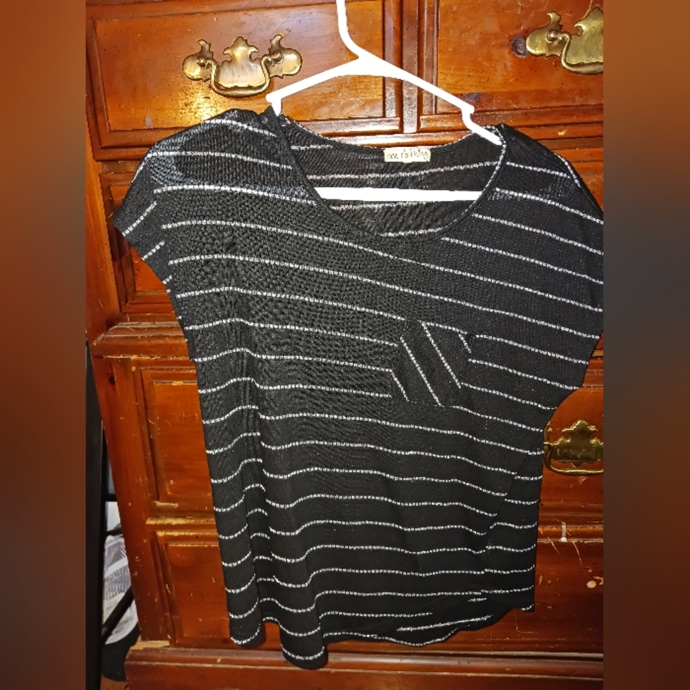 Black t shirt with white stripes